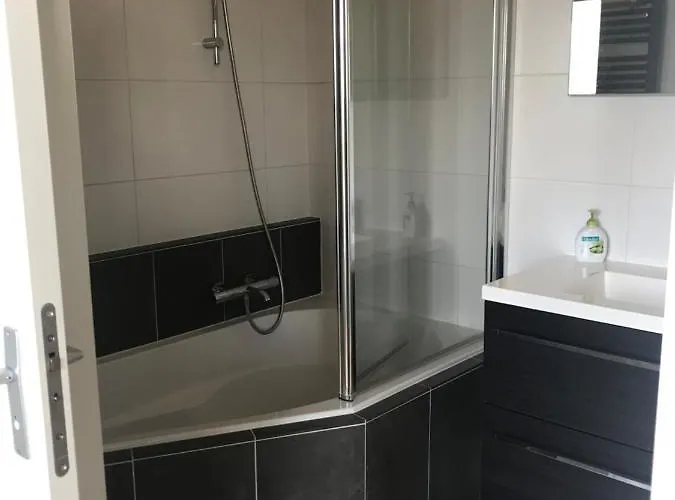 Bed and Breakfast De Boomhut Ρότερνταμ